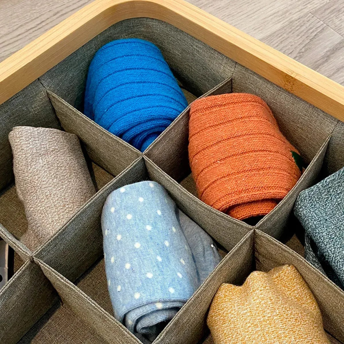 Organizér z bambusu na prádlo 9 přihrádek šedý (91650001)