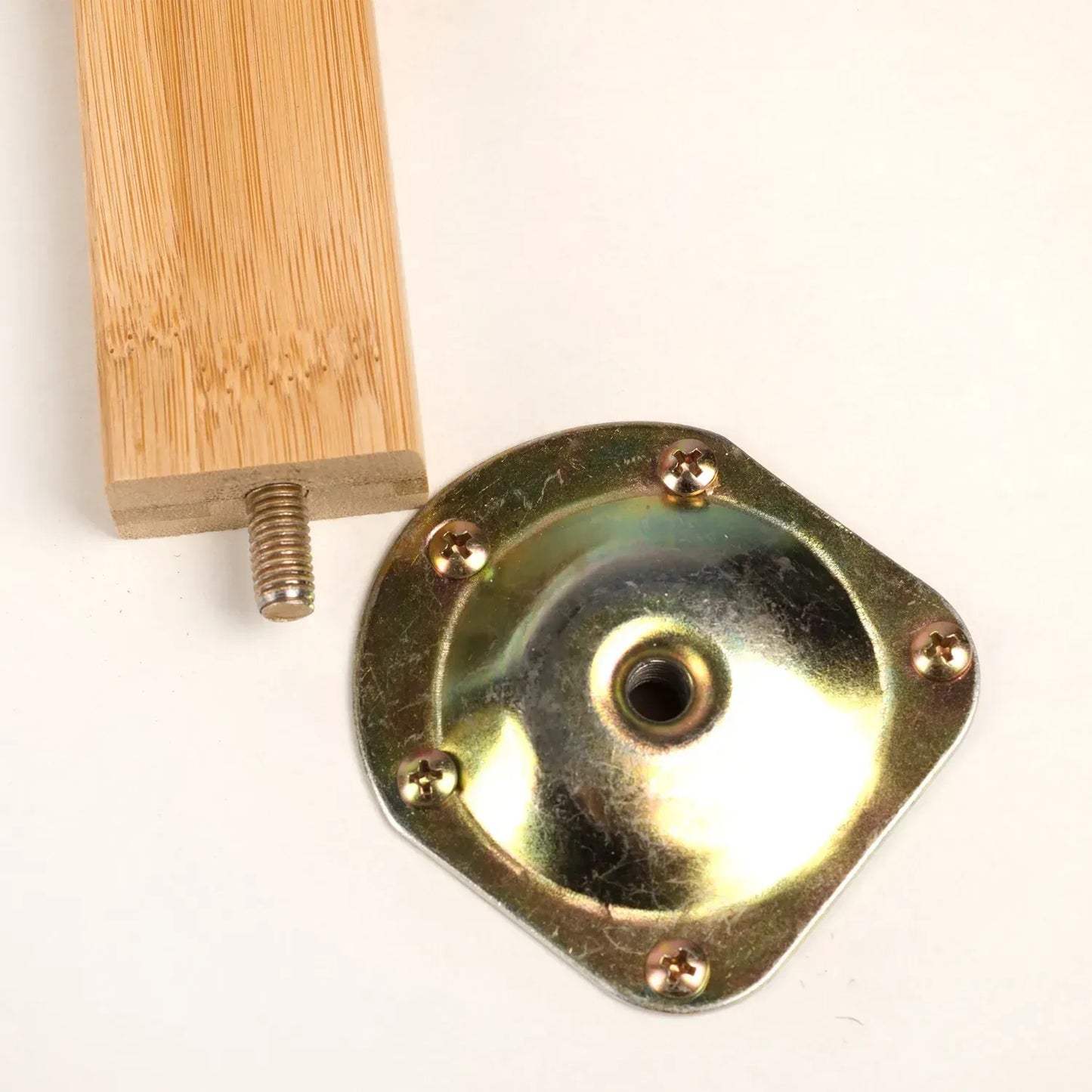 Kulatý konferenční stolek 60 cm bambusový s trojnohou základnou (91820001)